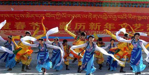 Dancers perform at the Longwangtan Park for the lunar New Year of the Tiger according to the Tibetan calendar, in Lhasa, capital of southwest China's Tibet Autonomous Region, Feb. 14, 2010. (Xinhua/Gesang Dawa)