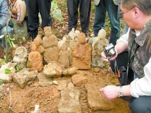Archeologists recently discovered ancient stone statues in Yongzhou City of China's central Hunan Province.