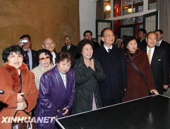 Wen&nbsp;Jiaobao&nbsp;a&nbsp;re&ccedil;u&nbsp;les&nbsp;orphelins&nbsp;japonais&nbsp;de&nbsp;guerre