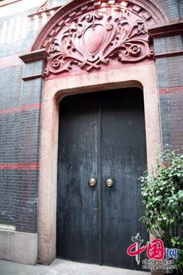 Une porte de « Shikumen ». 