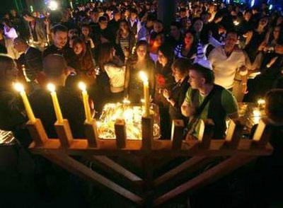 A youth crowd in a Moscow club celebrates the Hanukkah December 13, 2009.Hanukkah, also known as the Festival of Lights, is one of the most important Jewish holidays and is celebrated by Jews worldwide.REUTERS/Sergei Karpukhin