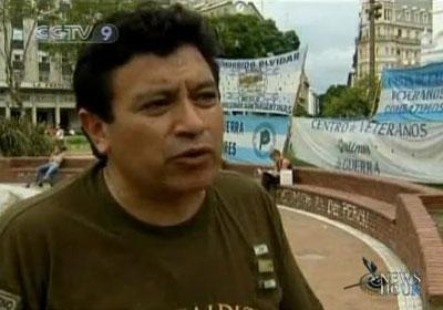 Argentine veterans of the 1982 war with Britain over the Malvinas demonstrated against the exploration plans. (CCTV.com)