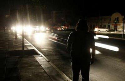 A man waits for the bus during a blackout in Vina del Mar city, about 75 miles (121 km) northwest of Santiago, March 14,2010. REUTERS/Eliseo Fernandez