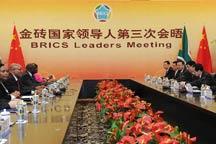 President Hu holds discussions with BRICS leaders 