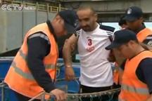 Relief agencies evacuate Libyans