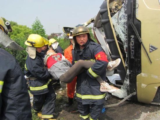 13 killed in road accident in East China CCTV News - CNTV English