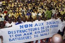 Hundreds of Malians protest extension of interim government