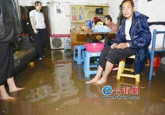 Heavy rainfall has hit several major cities and provinces in Southern China. The weather has caused flooding and severe weather warnings in the Guangxi Zhuang Autonomous Region. And it looks set to continue for the next couple days.
