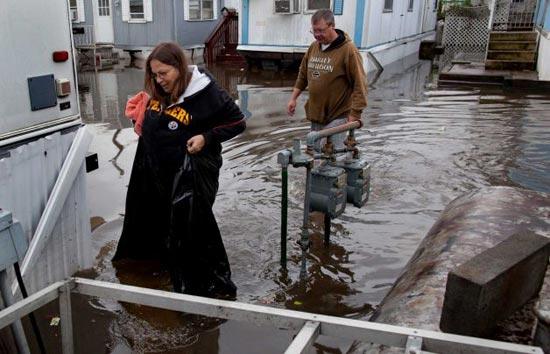 US begins to recover from superstorm Sandy C