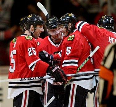 Chicago&nbsp;Blackhawks&nbsp;Cam&nbsp;Barker&nbsp;(25)&nbsp;congratulates&nbsp;Brent&nbsp;Sopel&nbsp;(5)&nbsp;after&nbsp;Sopel's&nbsp;first&nbsp;period&nbsp;goal&nbsp;during&nbsp;the&nbsp;first&nbsp;period&nbsp;of&nbsp;an&nbsp;NHL&nbsp;hockey&nbsp;game&nbsp;against&nbsp;the&nbsp;San&nbsp;Jose&nbsp;Sharks&nbsp;on&nbsp;Sunday,&nbsp;Nov.&nbsp;15,&nbsp;2009,&nbsp;in&nbsp;Chicago.(AP&nbsp;Photo/Charles&nbsp;Cherney)