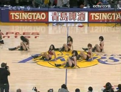 Cheerleaders&nbsp;from&nbsp;China&nbsp;have&nbsp;been&nbsp;showing&nbsp;their&nbsp;moves&nbsp;in&nbsp;their&nbsp;second&nbsp;performance&nbsp;at&nbsp;an&nbsp;NBA&nbsp;game,&nbsp;this&nbsp;time&nbsp;during&nbsp;the&nbsp;match&nbsp;between&nbsp;the&nbsp;LA&nbsp;Lakers&nbsp;and&nbsp;Oklahama&nbsp;City&nbsp;Thunder&nbsp;at&nbsp;the&nbsp;staples&nbsp;center&nbsp;in&nbsp;LA.