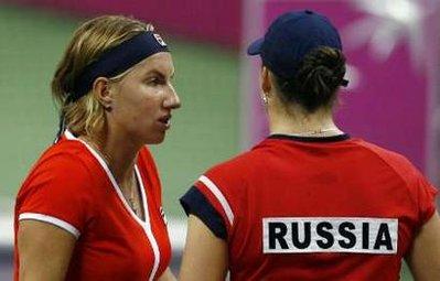 Russia's Svetlana Kuznetsova (L) chats with team mate Alisa Kleybanova during their Fed Cup tennis match against Serbia's Ana Ivanovic and Jelena Jankovic in Belgrade February 7, 2010. REUTERS/Marko Djurica 