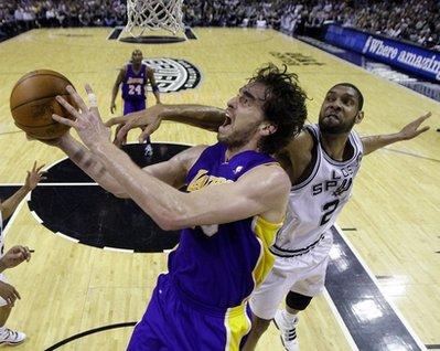 Los Angeles Lakers' Pau Gaso, left, of Spain, is defended by San Antonio Spurs' Tim Duncan during the first quarter of an NBA basketball game, Wednesday, March 24, 2010, in San Antonio.(AP Photo/Eric Gay)