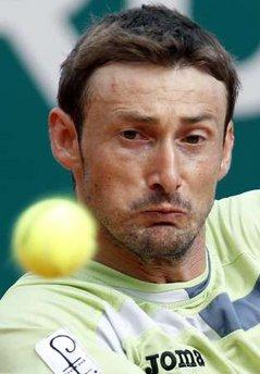 Juan Carlos Ferrero of Spain hits a return to Jo Wilfried Tsonga of France during their match at the Monte Carlo Masters tennis tournament in Monaco April 15, 2010.REUTERS/Sebastien Nogier (MONACO - Tags: SPORT TENNIS)