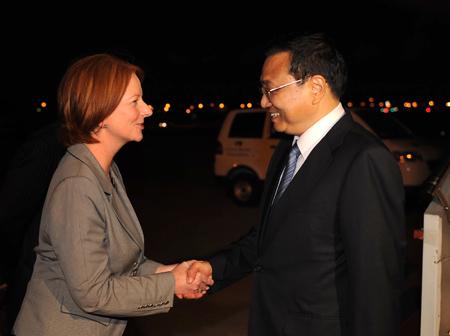 Chinese&nbsp;Vice&nbsp;Premier&nbsp;Li&nbsp;Keqiang&nbsp;(R)&nbsp;shakes&nbsp;hands&nbsp;with&nbsp;Deputy&nbsp;Prime&nbsp;Minister&nbsp;of&nbsp;Australia&nbsp;Julia&nbsp;Gillard&nbsp;at&nbsp;the&nbsp;airport&nbsp;in&nbsp;Sydney,&nbsp;Australia,&nbsp;Oct.&nbsp;29,&nbsp;2009.&nbsp;Li&nbsp;Keqiang&nbsp;began&nbsp;his&nbsp;official&nbsp;visit&nbsp;to&nbsp;Australia&nbsp;on&nbsp;Thursday.(Xinhua/Liu&nbsp;Jiansheng)
