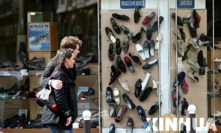 European&nbsp;Union&nbsp;trade&nbsp;officials&nbsp;are&nbsp;expected&nbsp;to&nbsp;sink&nbsp;the&nbsp;boot&nbsp;into&nbsp;a&nbsp;proposed&nbsp;extension&nbsp;of&nbsp;anti-dumping&nbsp;duties&nbsp;on&nbsp;shoes&nbsp;imported&nbsp;from&nbsp;China.