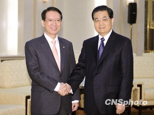 President&nbsp;Hu&nbsp;Jintao&nbsp;has&nbsp;met&nbsp;the&nbsp;speaker&nbsp;of&nbsp;the&nbsp;South&nbsp;Korean&nbsp;National&nbsp;Assembly,&nbsp;Kim&nbsp;Hyong-o,&nbsp;at&nbsp;the&nbsp;Great&nbsp;Hall&nbsp;of&nbsp;the&nbsp;People.
