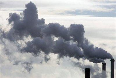 Smoke&nbsp;billows&nbsp;from&nbsp;a&nbsp;factory&nbsp;in&nbsp;France.&nbsp;The&nbsp;European&nbsp;Environment&nbsp;Agency&nbsp;(EEA)&nbsp;has&nbsp;said&nbsp;that&nbsp;the&nbsp;15&nbsp;European&nbsp;Union&nbsp;(EU)&nbsp;members&nbsp;which&nbsp;pledged&nbsp;to&nbsp;curb&nbsp;greenhouse&nbsp;gases&nbsp;by&nbsp;an&nbsp;overall&nbsp;eight&nbsp;percent&nbsp;under&nbsp;the&nbsp;UN's&nbsp;Kyoto&nbsp;Protocol&nbsp;are&nbsp;on&nbsp;track&nbsp;to&nbsp;beat&nbsp;the&nbsp;target.(AFP/File/Joel&nbsp;Saget)&nbsp;