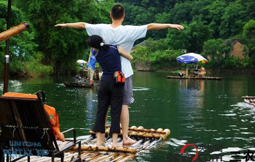 乡村旅游:云蒙湖上竹筏漂流