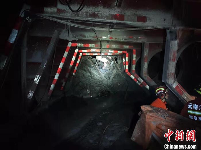 云南在建隧道事故已致4人遇难仍有8人被困