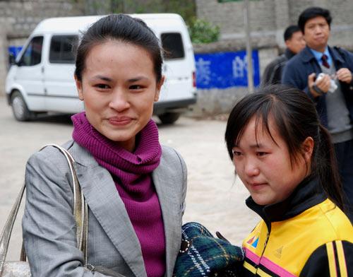 中央电视台记者薛晨和灾区孩子在一起从贵州回来已经3天了,可是我的