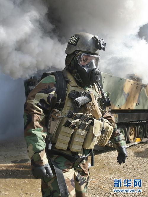 韩美联合军演进行防化兵演习(组图)