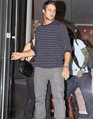 ladygaga疑似新恋情曝光录音室偷会吸血男