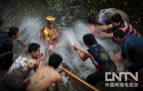 《与神共舞》