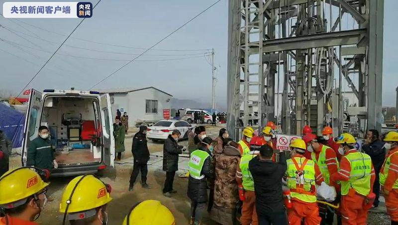 山东栖霞金矿救援最新进展又发现一名被困矿工正准备升井