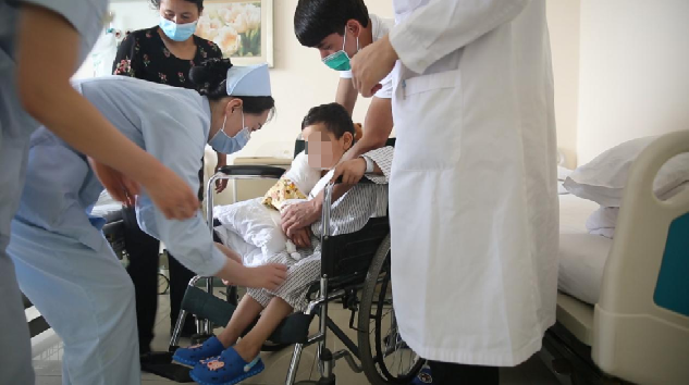 7小时抢救断臂男孩