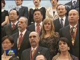 温家宝会见2012年度中国政府“友谊奖”获奖专家