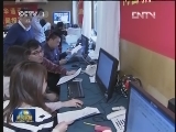 张德江亲切看望参加人大会议报道的新闻工作者