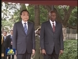 多斯桑托斯总统举行仪式欢迎李克强总理对安哥拉进行正式访问