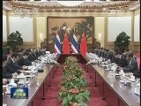 习近平会见泰国总理