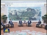 习近平会见梁振英