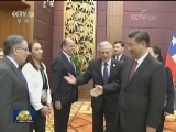 习近平同智利总统一道出席中智自由贸易协定升级议定书签字仪式
