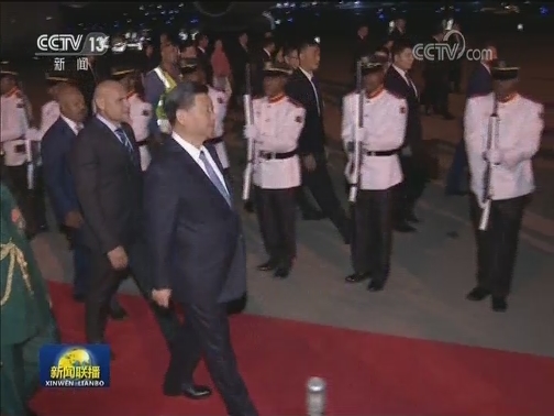习近平抵达莫尔斯比港开始对巴布亚新几内亚独立国进行国事访问 同建交太平洋岛国领导人会晤并出席亚太经合组织第二十六次领导人非正式会议