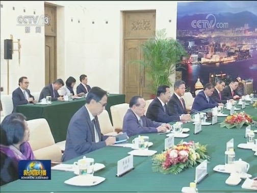 汪洋会见柬埔寨首相