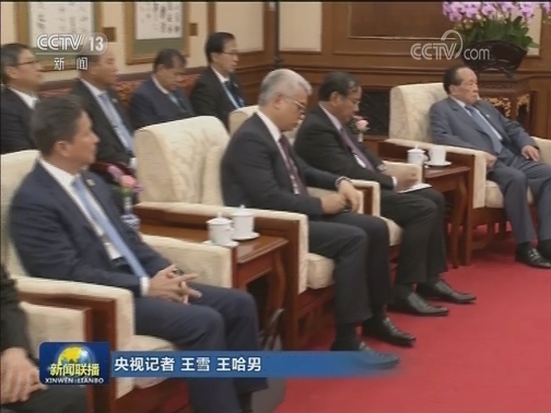 王沪宁会见柬埔寨首相