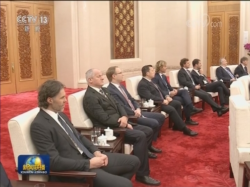 王沪宁会见捷克总统