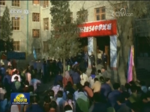 大型文献专题片《我们走在大路上》今晚播出第七集和第八集