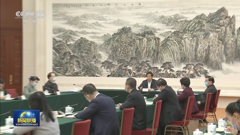 栗战书与全国人大常委会会议列席代表座谈