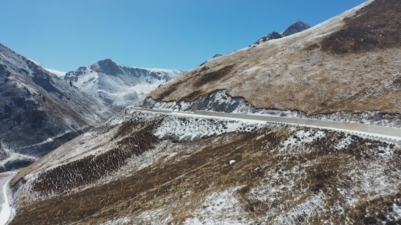 国道213线甘肃青海通道咽喉隧道贯通