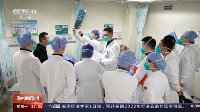 [新闻直播间]应对新冠病毒感染·记者蹲点华西医院 全院调配扩收治 内外科协力渡难关