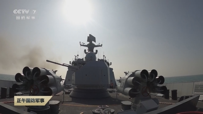 [正午国防军事]开训练兵场·东部战区海军某驱逐舰支队 东海实弹化射击演练 锻造能打胜仗的海上铁拳之师