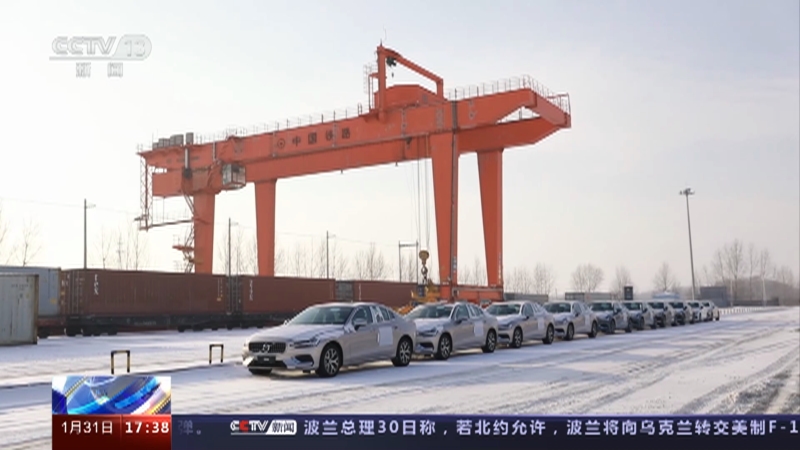 [新闻直播间]黑龙江 订单增加 商品汽车货运专列开行