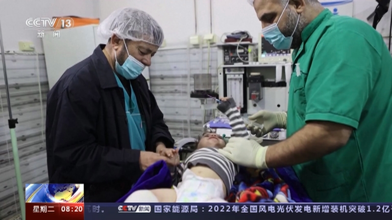 [朝闻天下]叙利亚 新闻特写 妻女遇难 麻醉师强忍悲痛工作在一线