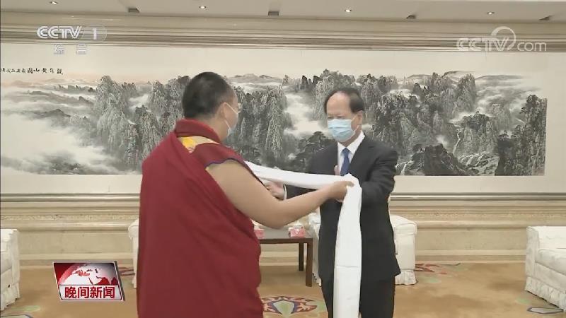 [视频]石泰峰在京会见班禅额尔德尼·确吉杰布