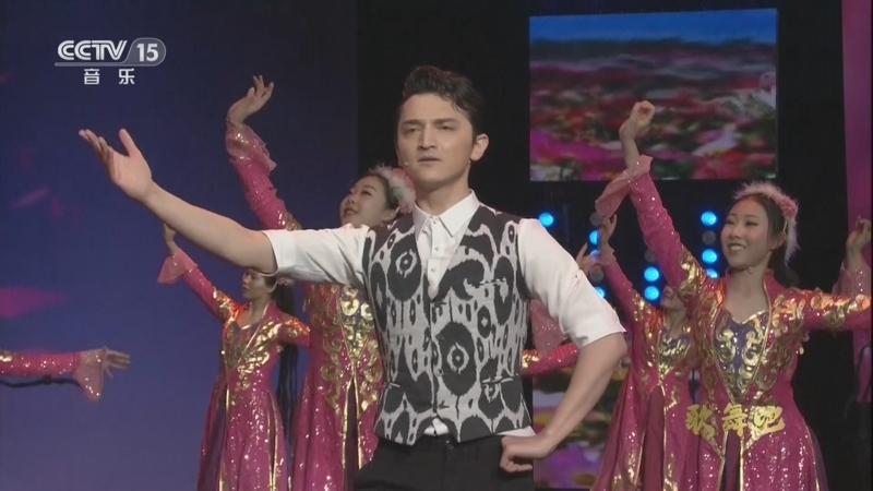 [中国节拍]歌曲《花儿为什么这样红》 演唱:玉米提 舞蹈:华艺风采艺术