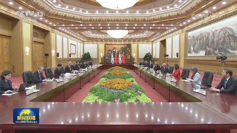 习近平会见阿根廷总统